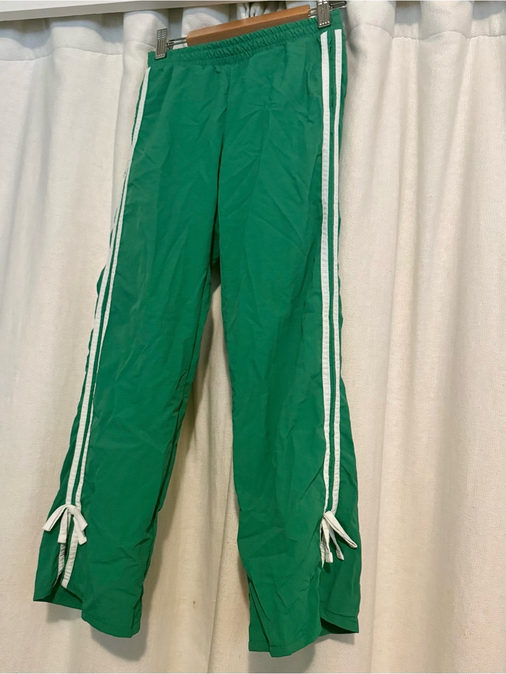 Girl’s Green Athletic / Track Pants with White Stripes | art class | Size 8